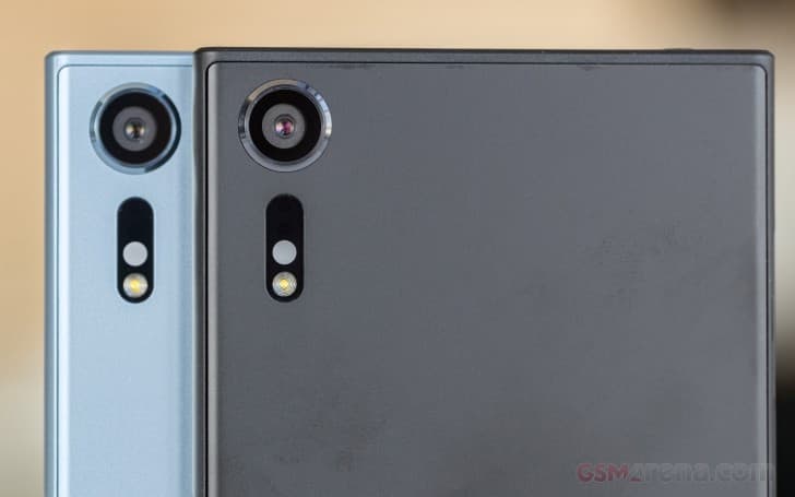 Xperia XZs 4